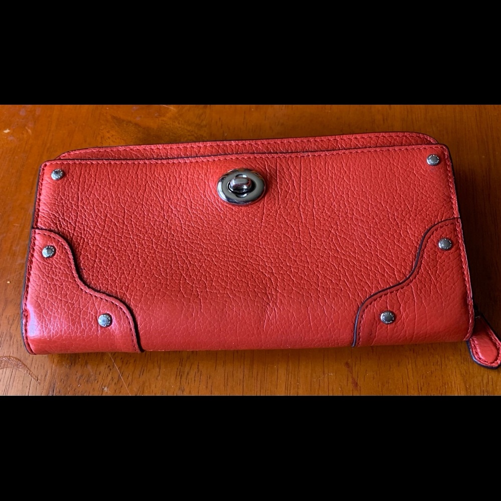Excellent used condition Coach wallet.